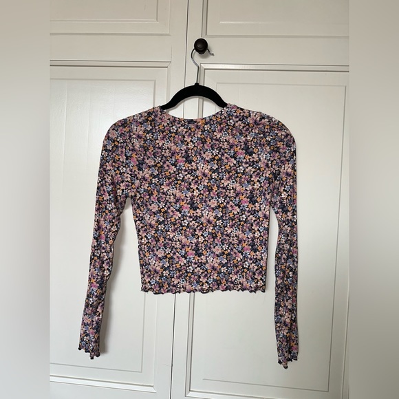 Floral, Wild Fable cropped long sleeve. Size medium. - Picture 2 of 3